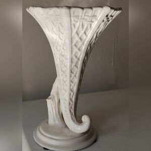 Chelsea House Port Royal Italy Elegant White Ceramic Vase